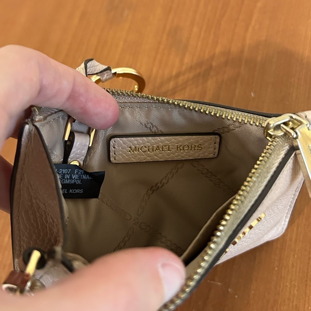 Michael Kors Soft Pink Leather Coin Purse Card Slot Wristlet ZipUp Wallet Travel - Picture 12 of 14